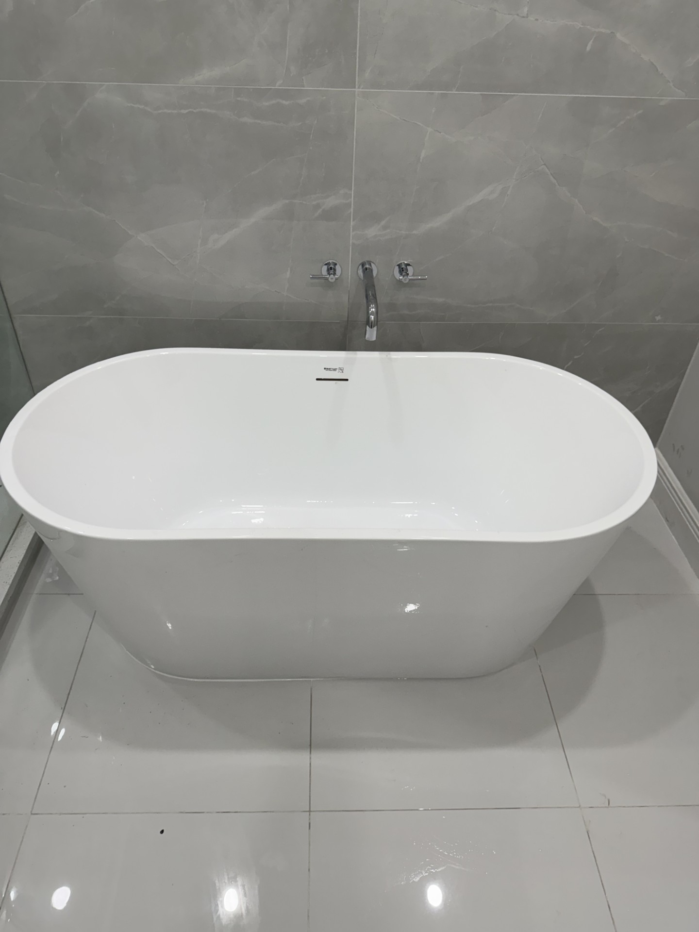 Professional bathtub installation